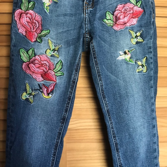 Flower and hummingbird cropped jeans - Picture 3 of 5
